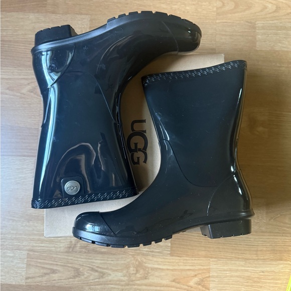 UGG Black Winter Rain Boots - Picture 6 of 11